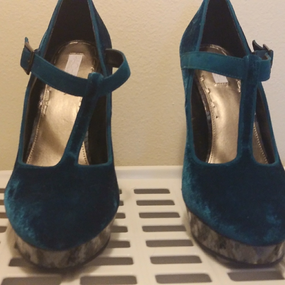 Rachel Roy Green Velvet Platform Shoes
